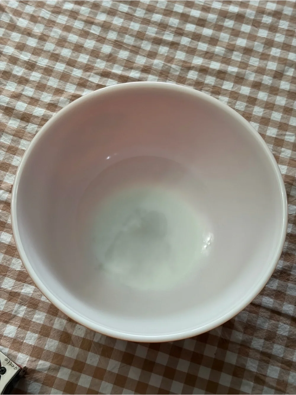 vintage Pyrex mixing bowl in the Autumn Harvest Wheat pattern.